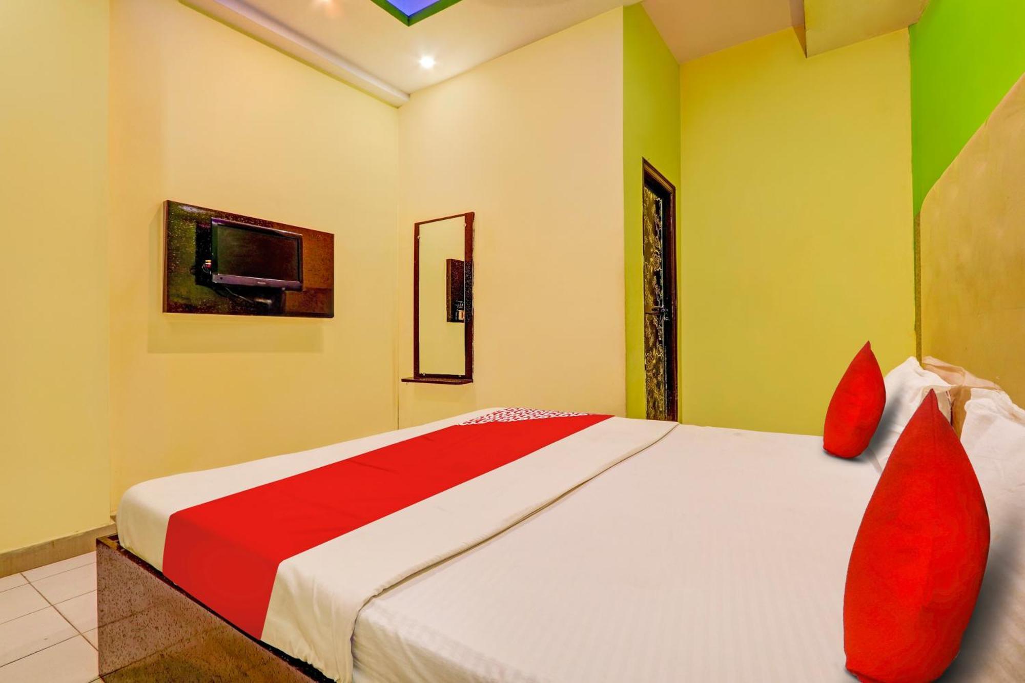 Oyo Flagship Hotel Samruddhi Lodge Nirmal  Eksteriør bilde