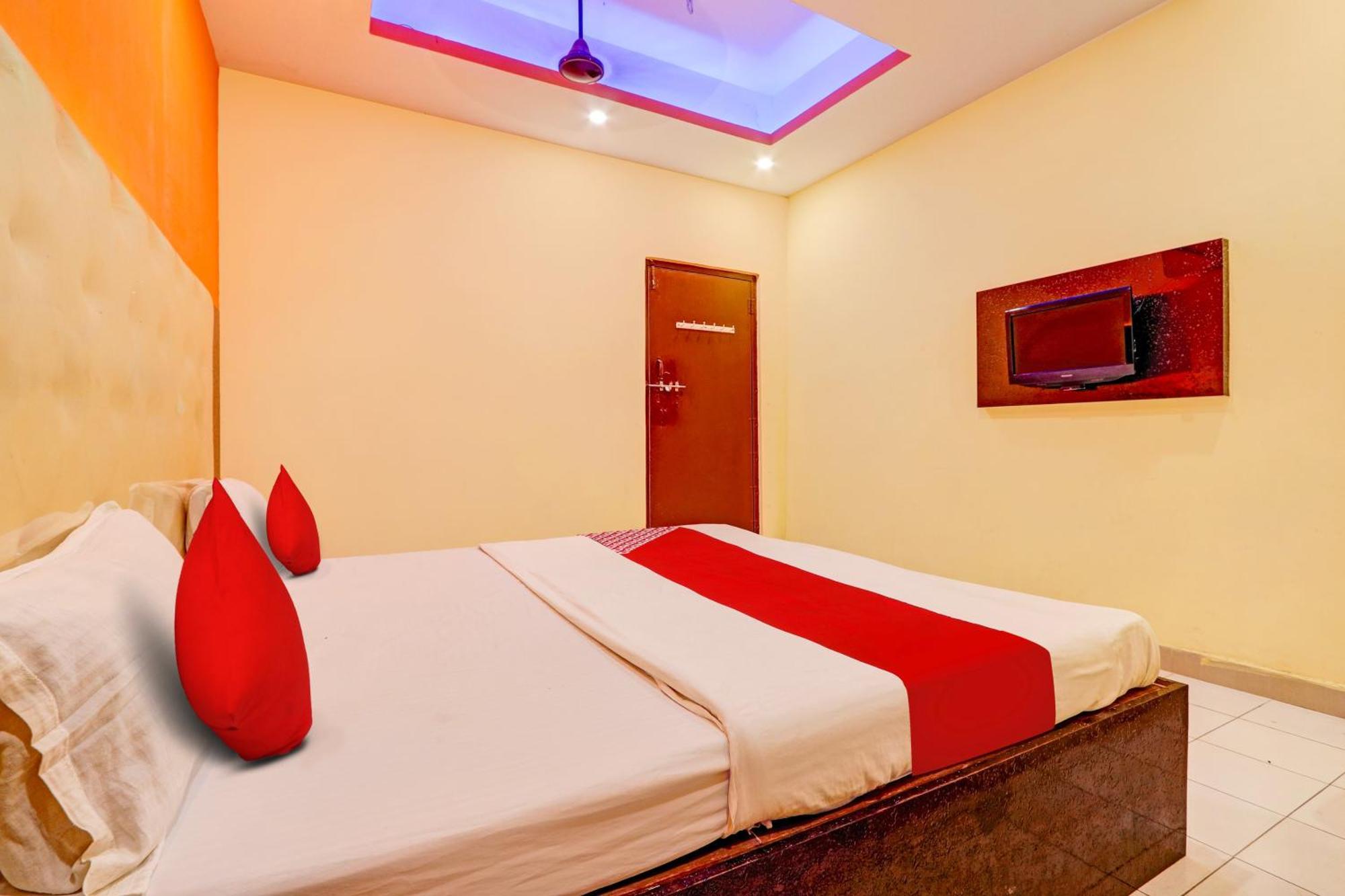 Oyo Flagship Hotel Samruddhi Lodge Nirmal  Eksteriør bilde