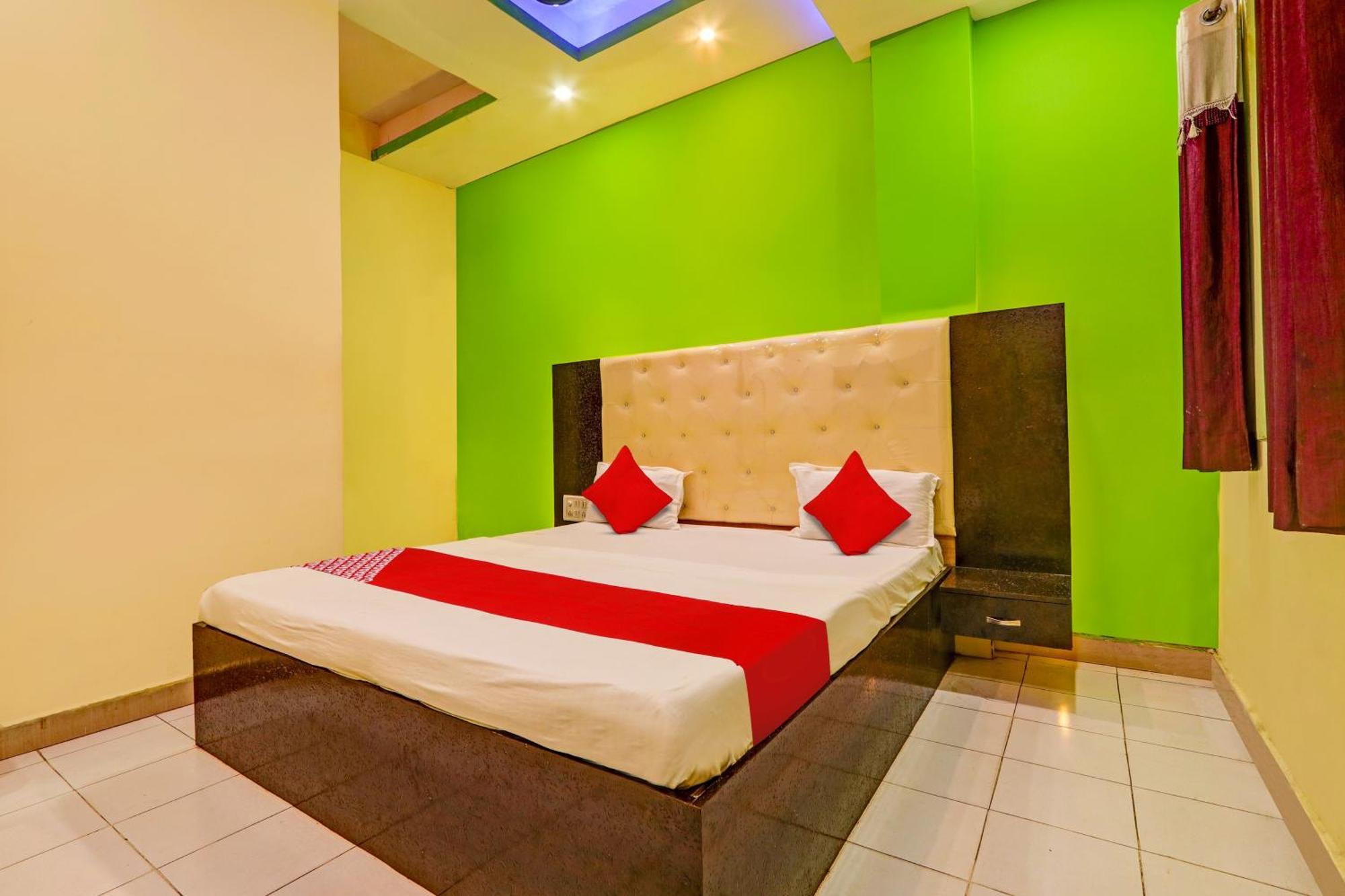 Oyo Flagship Hotel Samruddhi Lodge Nirmal  Eksteriør bilde