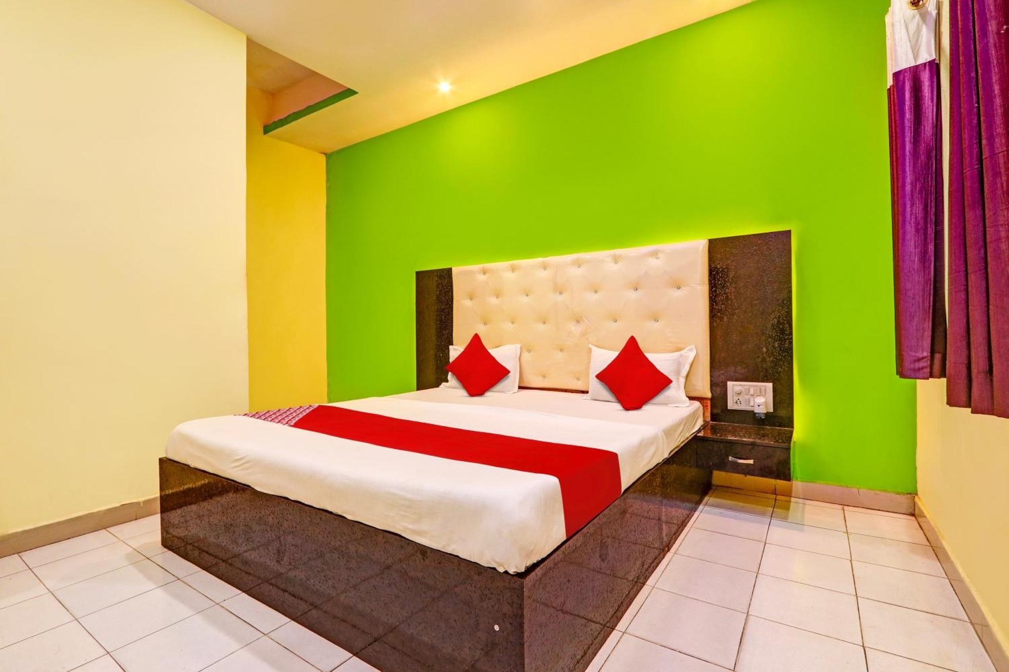 Oyo Flagship Hotel Samruddhi Lodge Nirmal  Eksteriør bilde