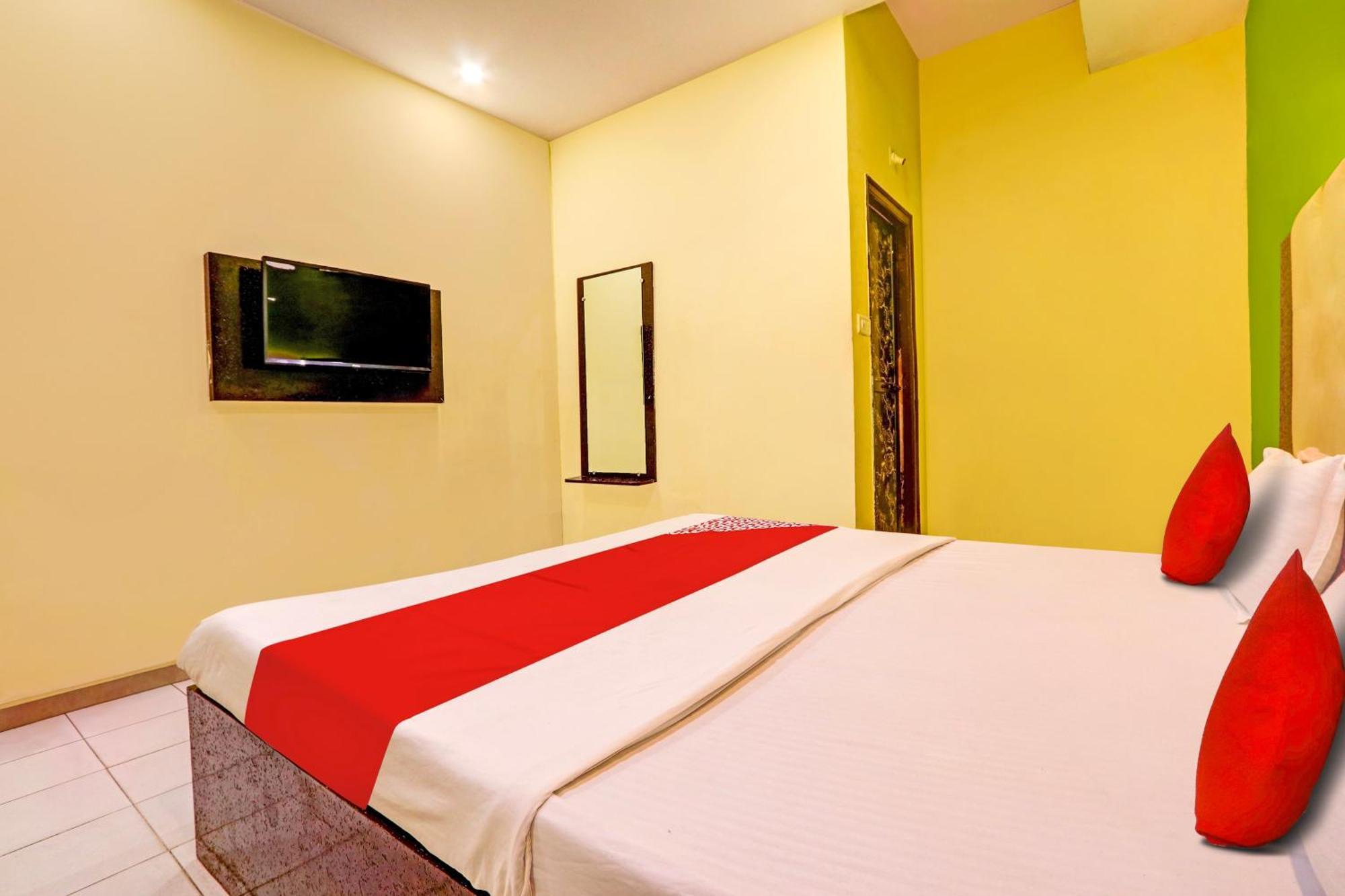 Oyo Flagship Hotel Samruddhi Lodge Nirmal  Eksteriør bilde