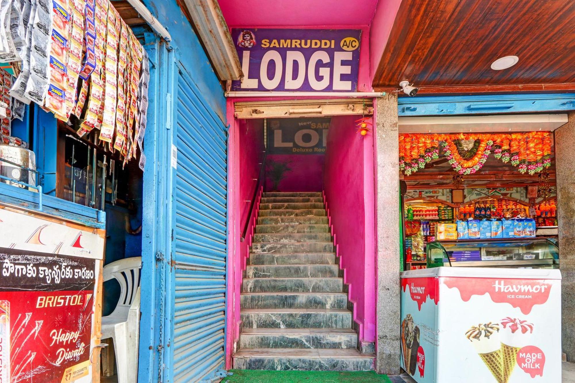 Oyo Flagship Hotel Samruddhi Lodge Nirmal  Eksteriør bilde