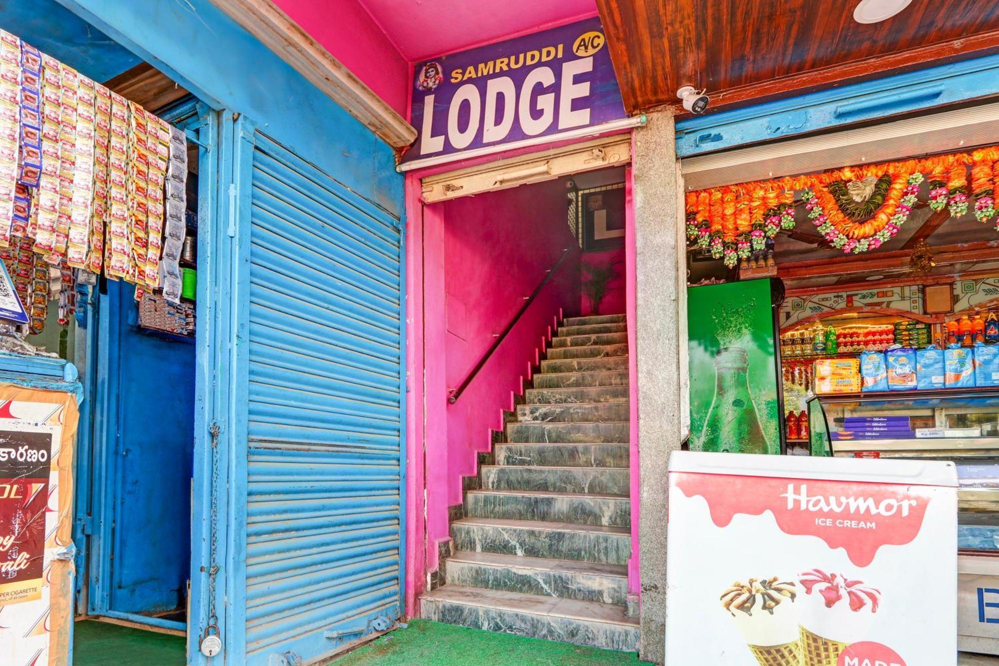 Oyo Flagship Hotel Samruddhi Lodge Nirmal  Eksteriør bilde